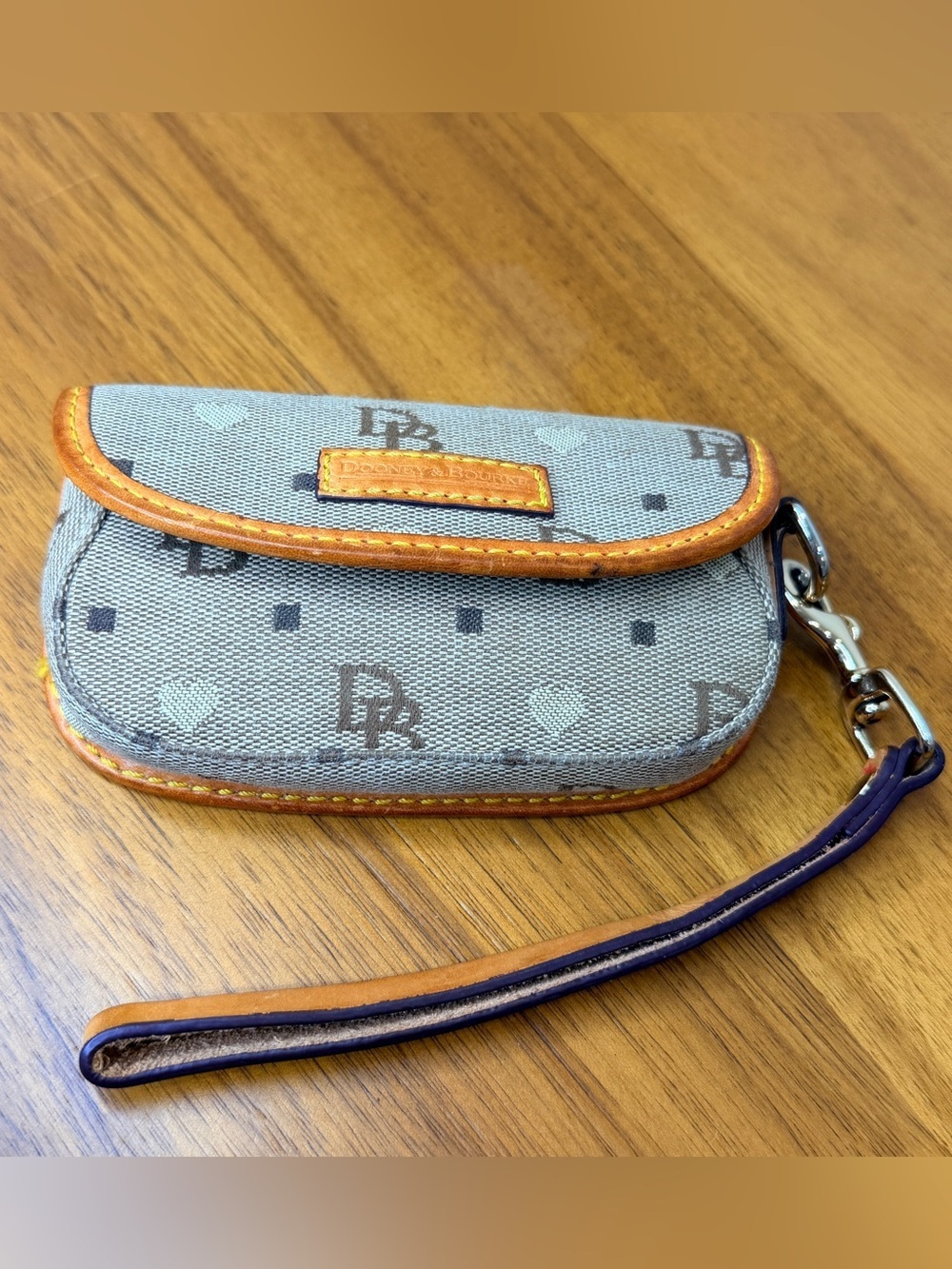 Dooney & Bourke Small Wristlet Gray Tan DB Heart Canvas Leather Trim Y2K Vtg